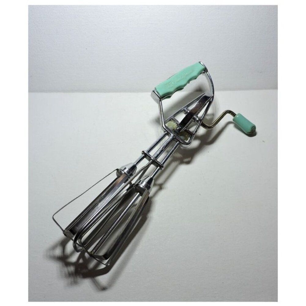 2 Vintage Hand Crank Egg Beaters Ekco Maid Of Honor Kitchen Decor Tools - Picture 6 of 8